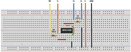   材料  ? ADALM2000主動學習模塊 ? 無焊試驗板和跳線套件 ? 一臺HPH1-1400L 6繞組變壓器 ? 一臺HPH1-0190L 6繞組變壓器 ? 兩個100 Ω電阻  說明  在無焊試驗板上構(gòu)建圖2所示的電路。需要使用此設置來測量初級/次級匝數(shù)比為1:1的三種不同配置下，兩個變壓器型號各自的頻率響應。兩個紅色箭頭表示在初級和次級使用同一個線圈的配置中連接源電阻和負載電阻的位置。藍色箭頭對應的是在初級和次級使用兩個串聯(lián)線圈的配置。綠色箭頭對應的是在初級和次級使用三個串聯(lián)線圈的配置。